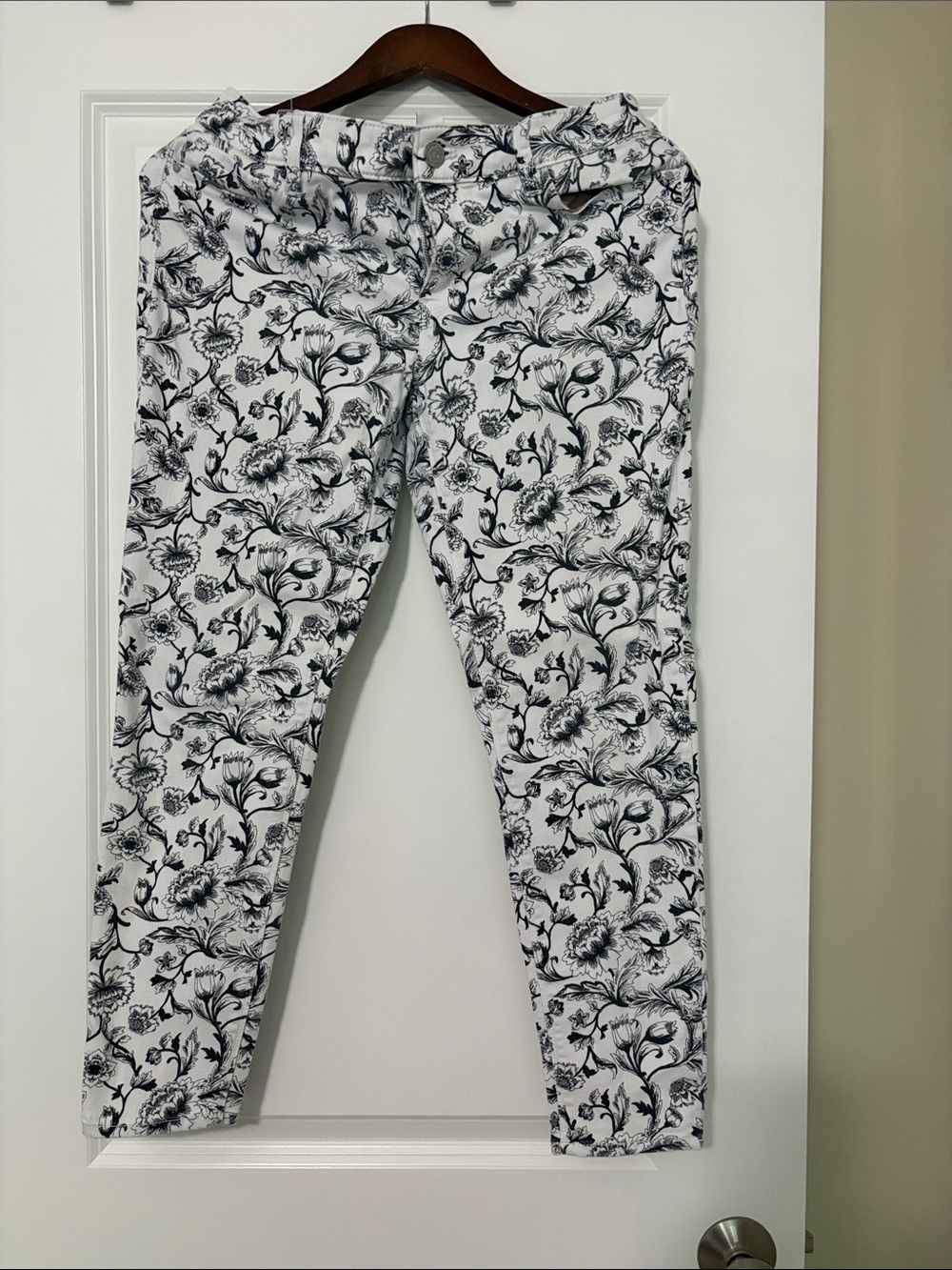 White House Black Market Black and White Floral Skinny Jeans